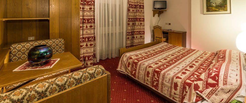 Hotel Italia Canazei Buitenkant foto