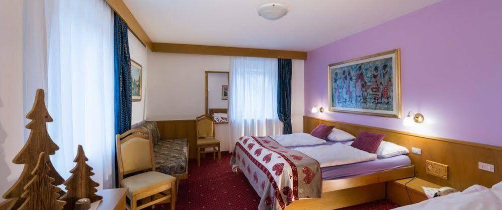 Hotel Italia Canazei Buitenkant foto