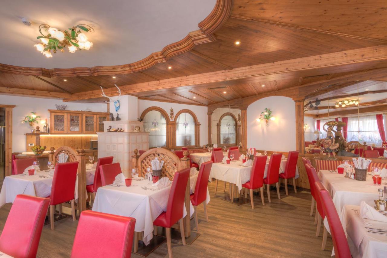 Hotel Italia Canazei Buitenkant foto